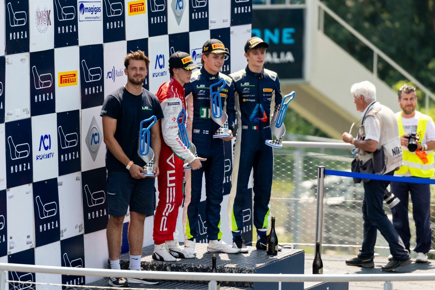 Nu doar Cristi Chivu face performanță în Italia! Un pilot bucureștean se descurcă de minune în Formula 4