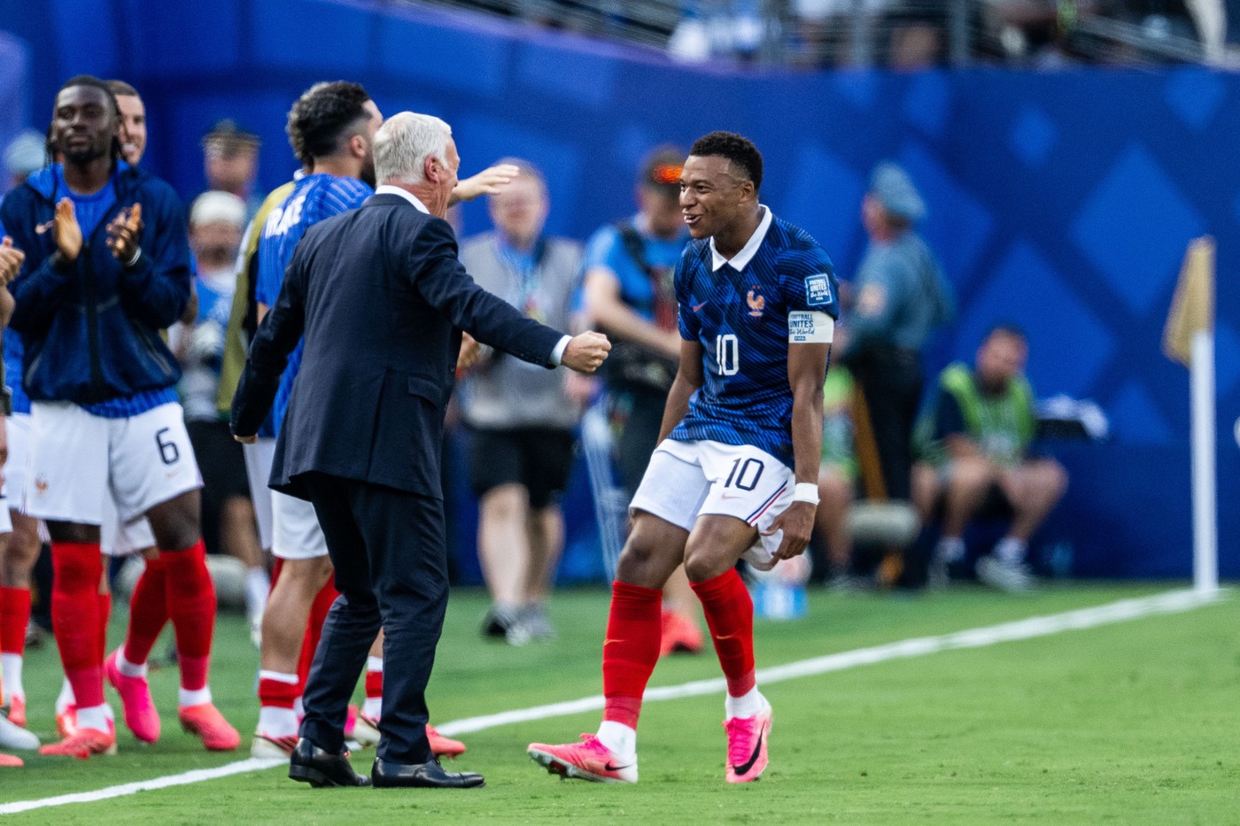 LIVEBLOG Franța – Suedia live la Cupa Mondială. Magie pe teren cu Olise, Barcola, Dembele și Mbappe!