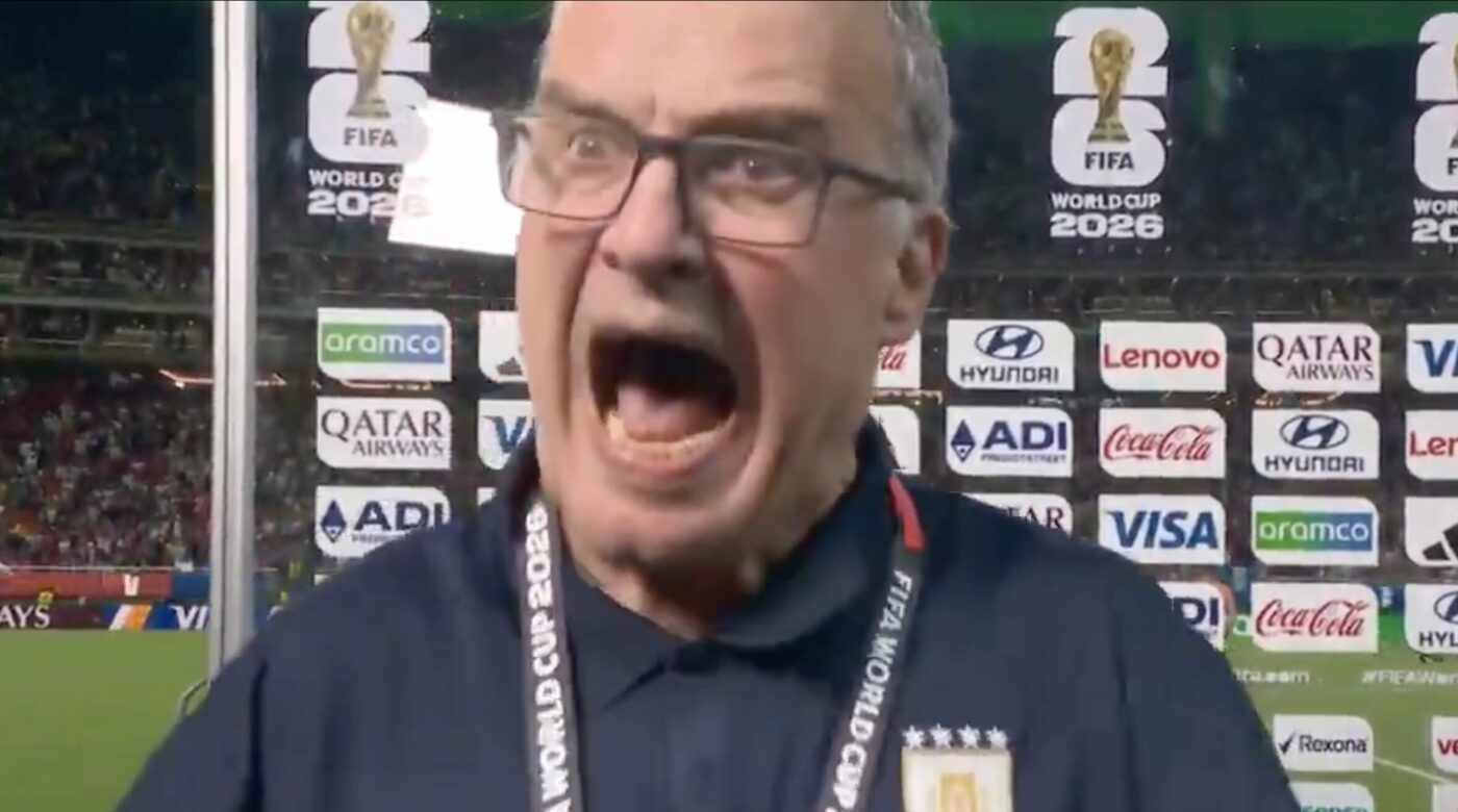CM 2026 Marcelo Bielsa, criză de nervi în direct la TV! A urlat la reporter după eliminarea Uruguayului de la Cupa Mondială, plin de frustrare: „Hai odată!”