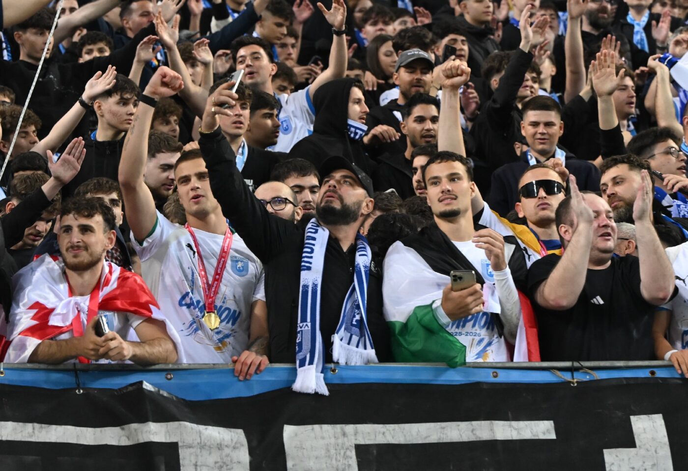 MERCATO Americanii au trimis oferta de 2.200.000 de euro pentru transferul vedetei de la Universitatea Craiova. Ar putea fi coleg cu Lewandowski și Modric