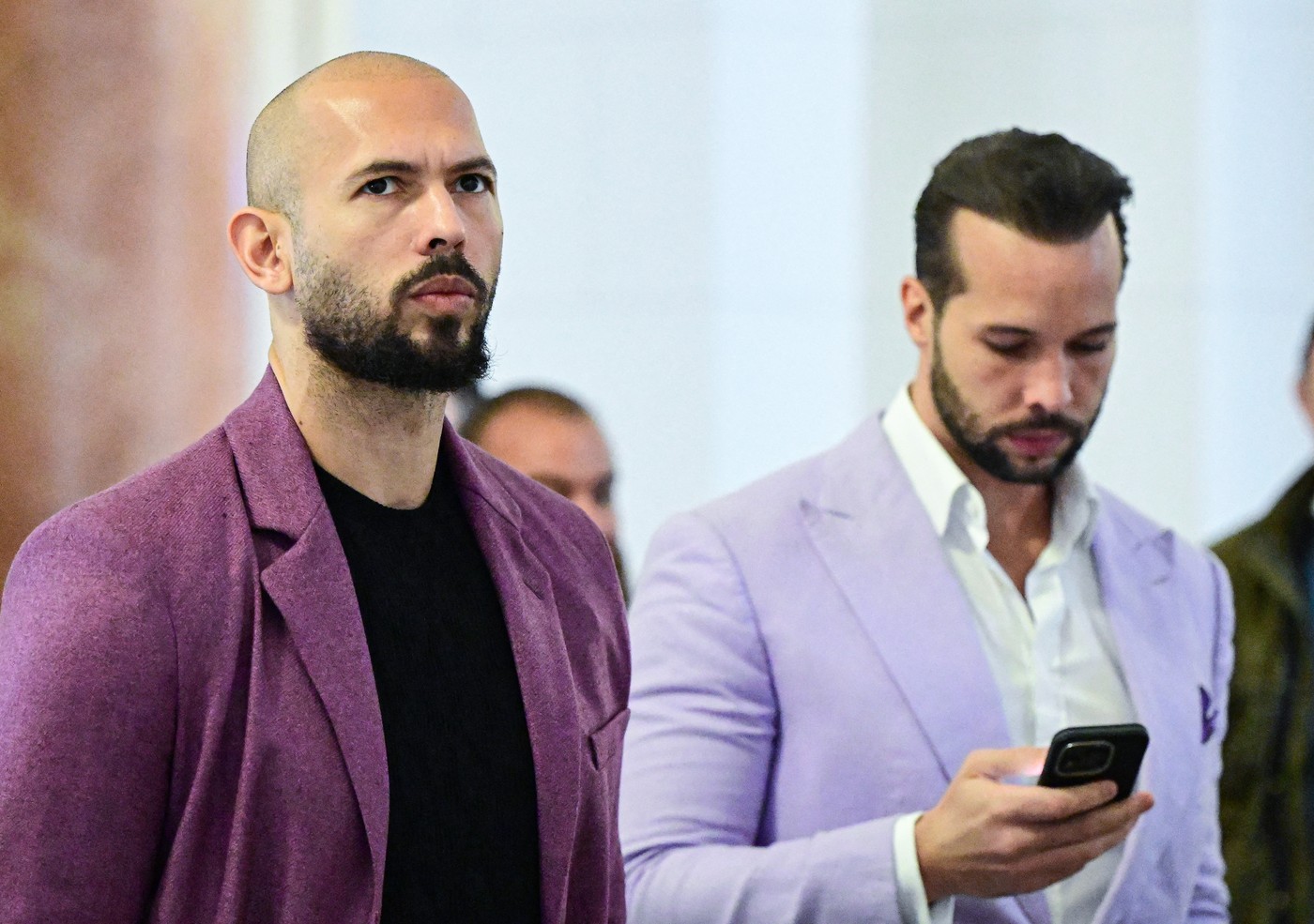 Avocatul fostului luptător Andrew Tate, acuzații grave după ce acesta și fratele său Tristan Tate au fost arestați: „Ordin politic!”