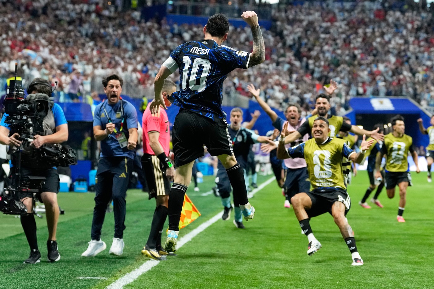 CM 2026 Anglia – Argentina 1-2. De la „Mâna lui Dumnezeu” la magia lui Messi, prin inima lui Maradona după 40 de ani. Cronică sud-americană de Gabriel Berceanu