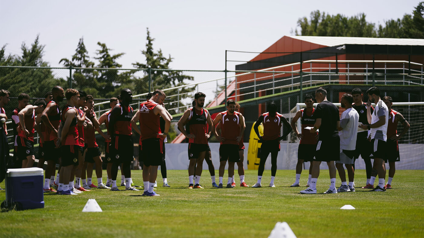 Bașkanul echipei lui Mirel Rădoi a făcut anunțul despre fotbalistul român: „A primit o ofertă cu un salariu dublu!”