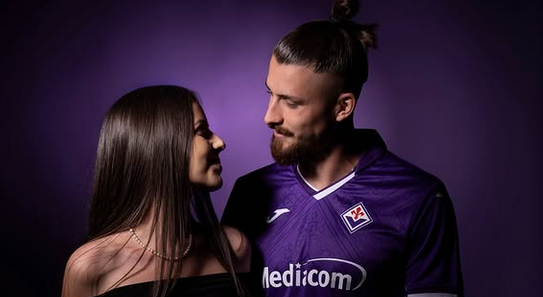 Ce au scris italienii despre soția lui Radu Drăgușin după transferul fotbalistului la Fiorentina