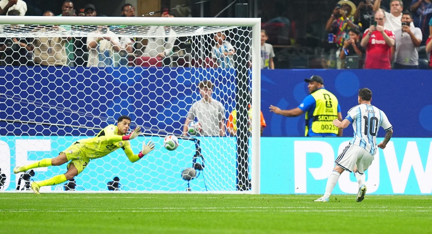 CM 2026 Cine a fost în spatele porții și a încercat să-l facă pe Leo Messi să rateze penalty-ul din Argentina – Egipt. Imaginile fac înconjurul lumii