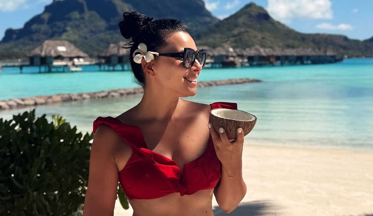 EXTRA Corina Caragea, imagini incendiare în costum de baie. Prezentatoarea de la PRO TV, apariție wow în vacanța din Puglia