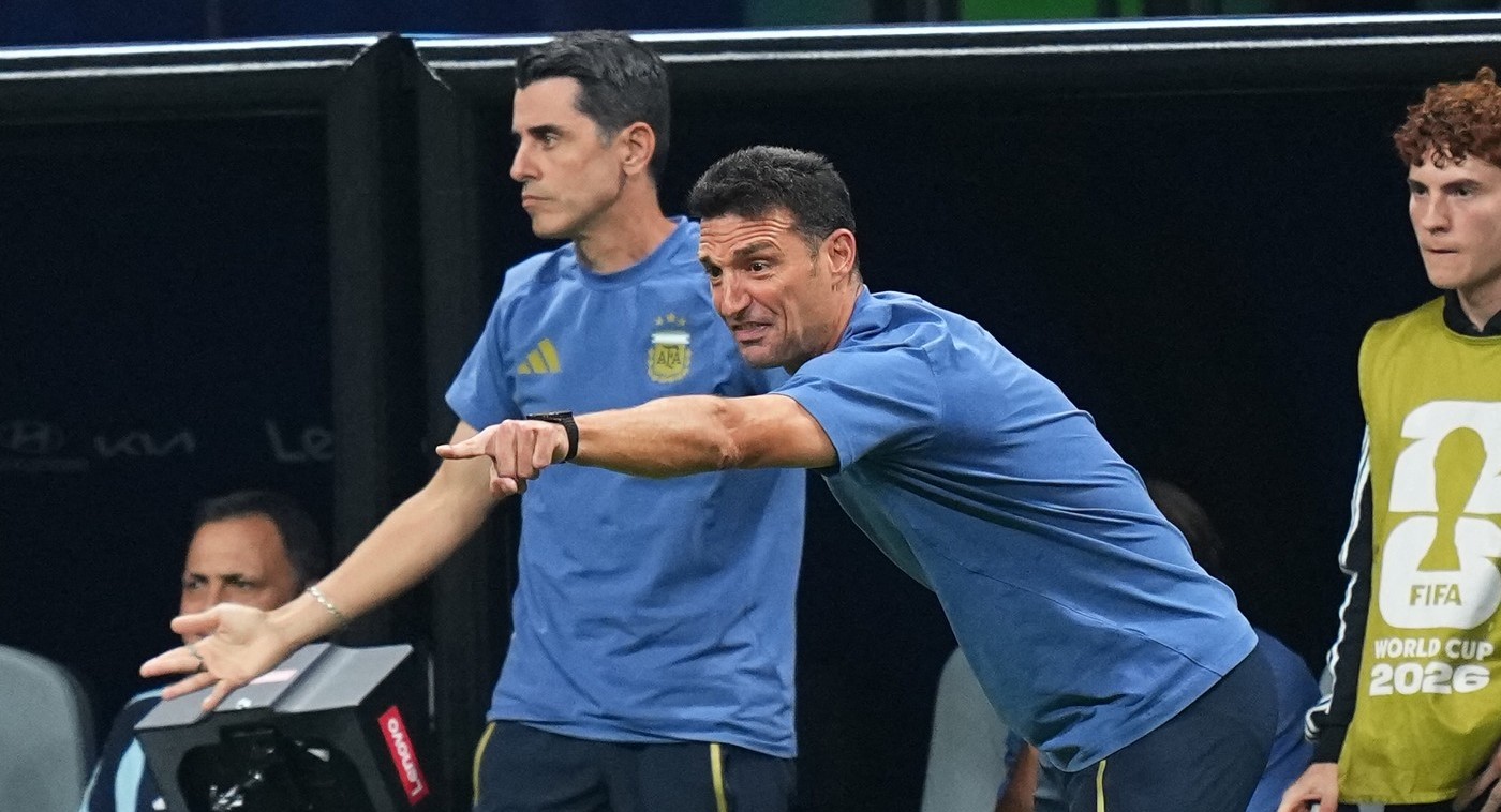 CM 2026 „Dă fault, fiu de că**a!”. Selecționerul Scaloni a sărit la arbitrul Elfath în Anglia – Argentina 1-2
