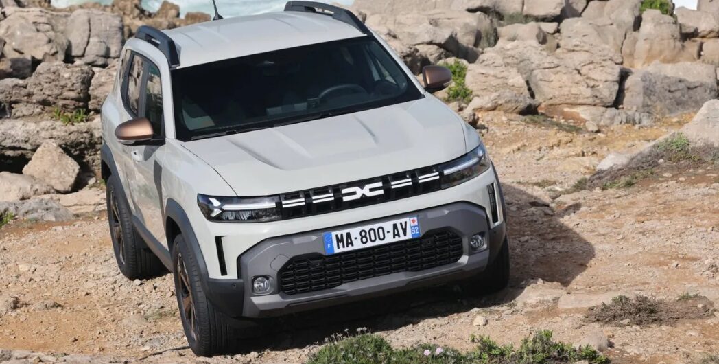 Dacia Duster, lovitură periculoasă! Noul Jeep Renegade vrea să-i „fure” clienții
