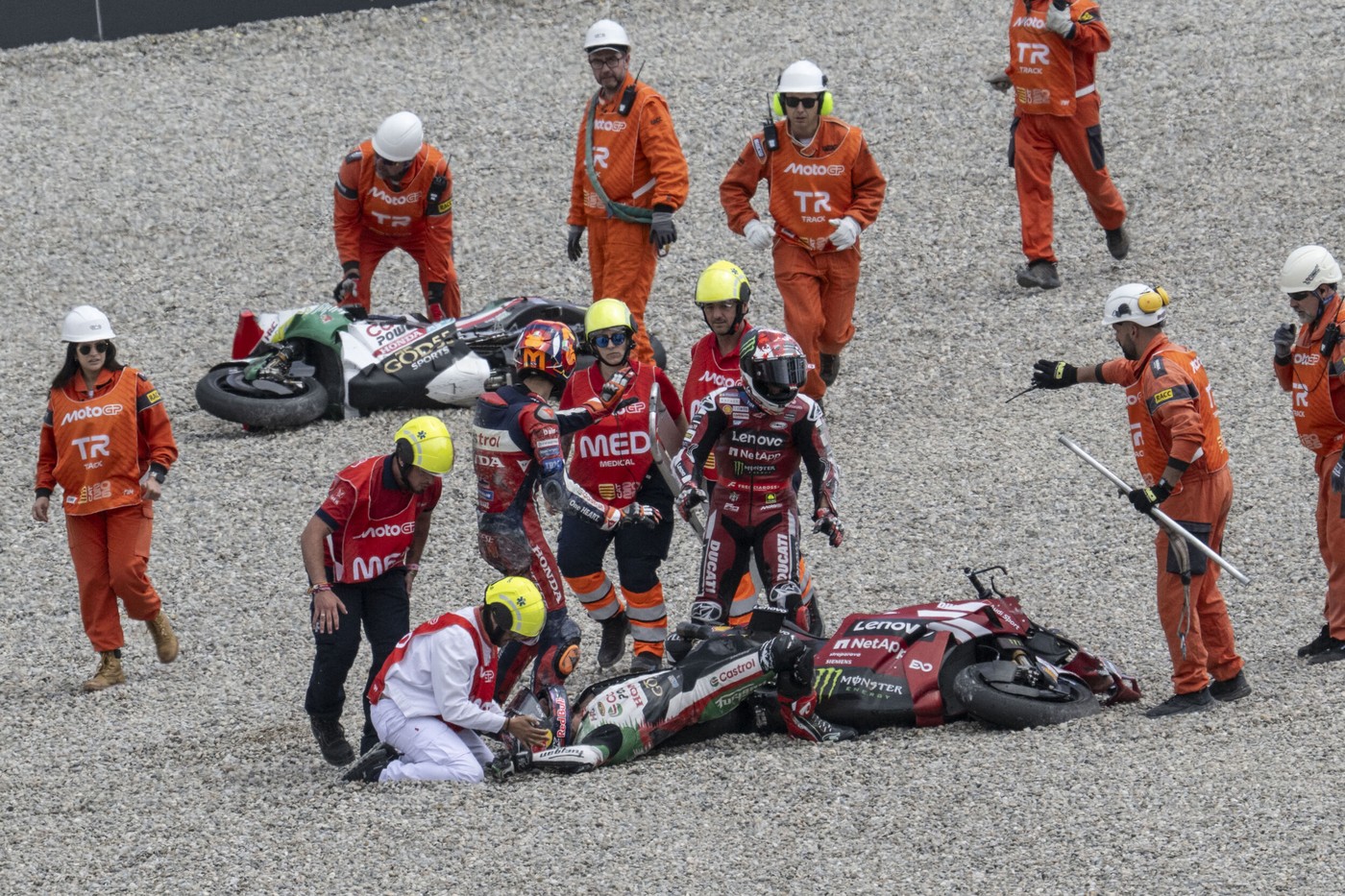 Dezvăluirile motociclistului după accidentul la 300 km/h: „Am luat foc. Ei nu voiau să mă atingă de frică”