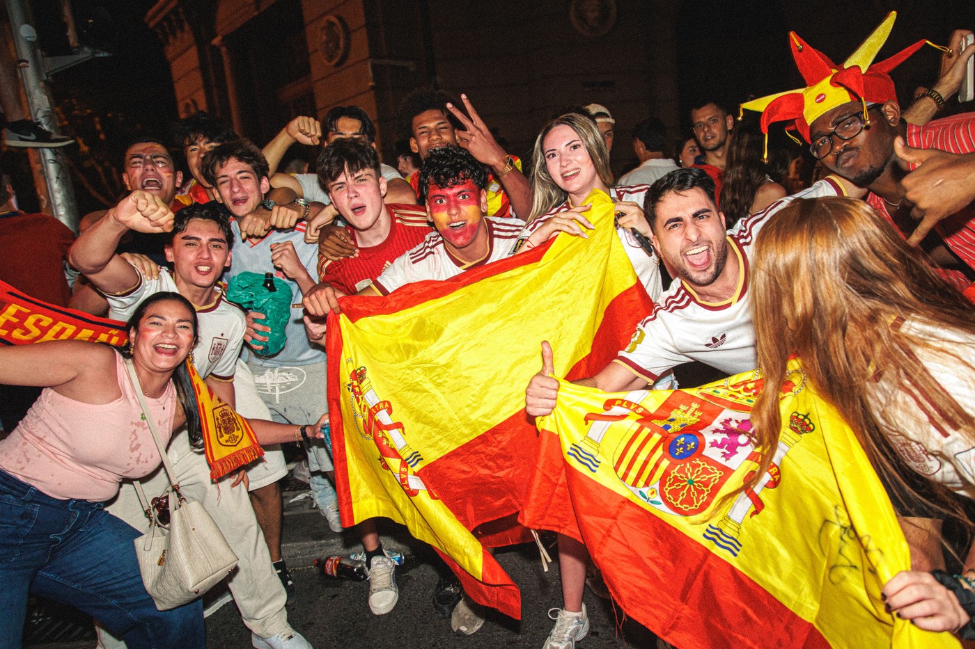 Fiul fostului rapidist, petrecere de zile mari alături de spanioli după cucerirea Campionatului Mondial: „Toată lumea claxona!”. EXCLUSIV