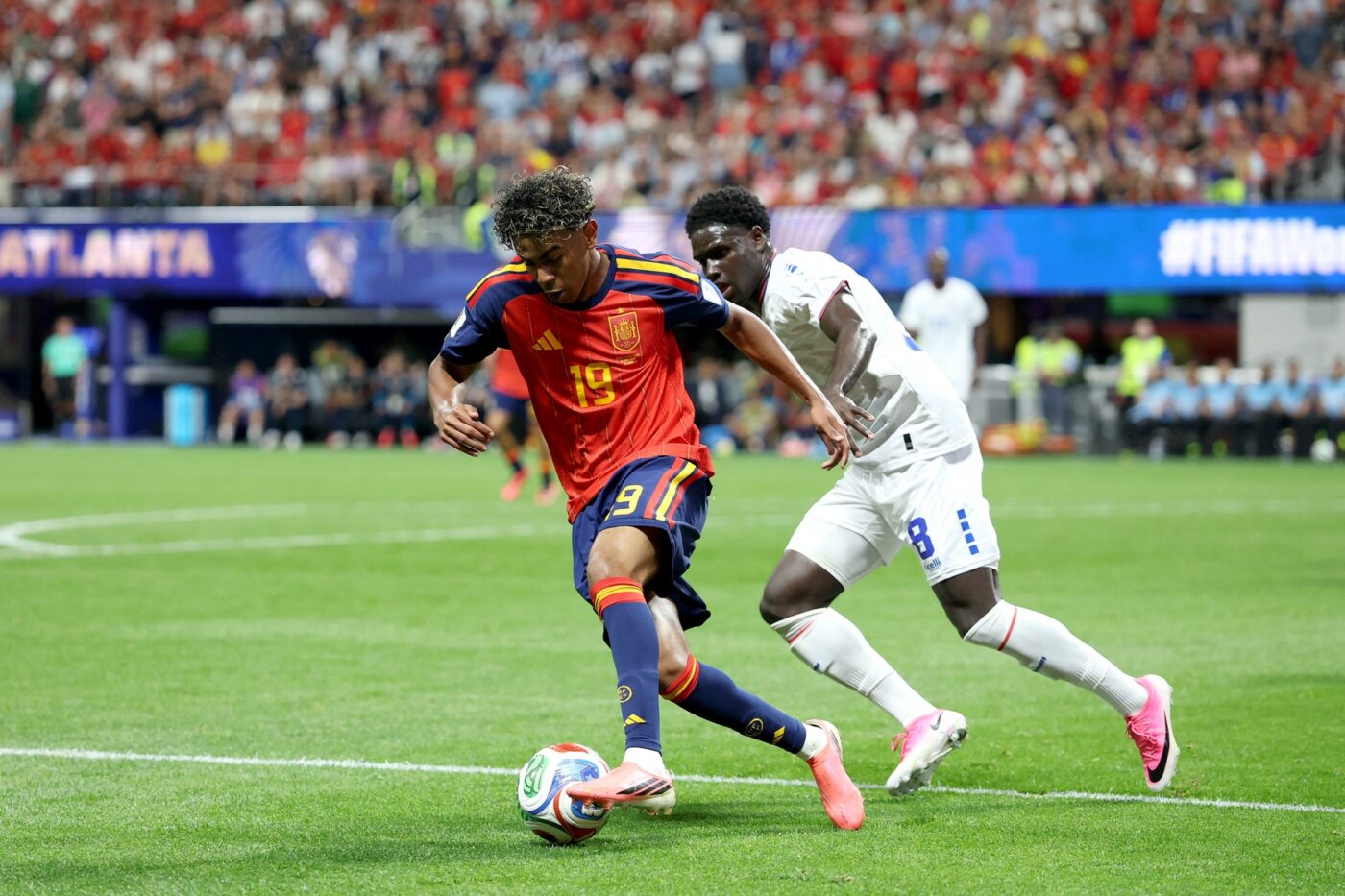 Fotbalistul lui FCSB de la Cupa Mondială a venit în țară! Când ar putea intra pe teren