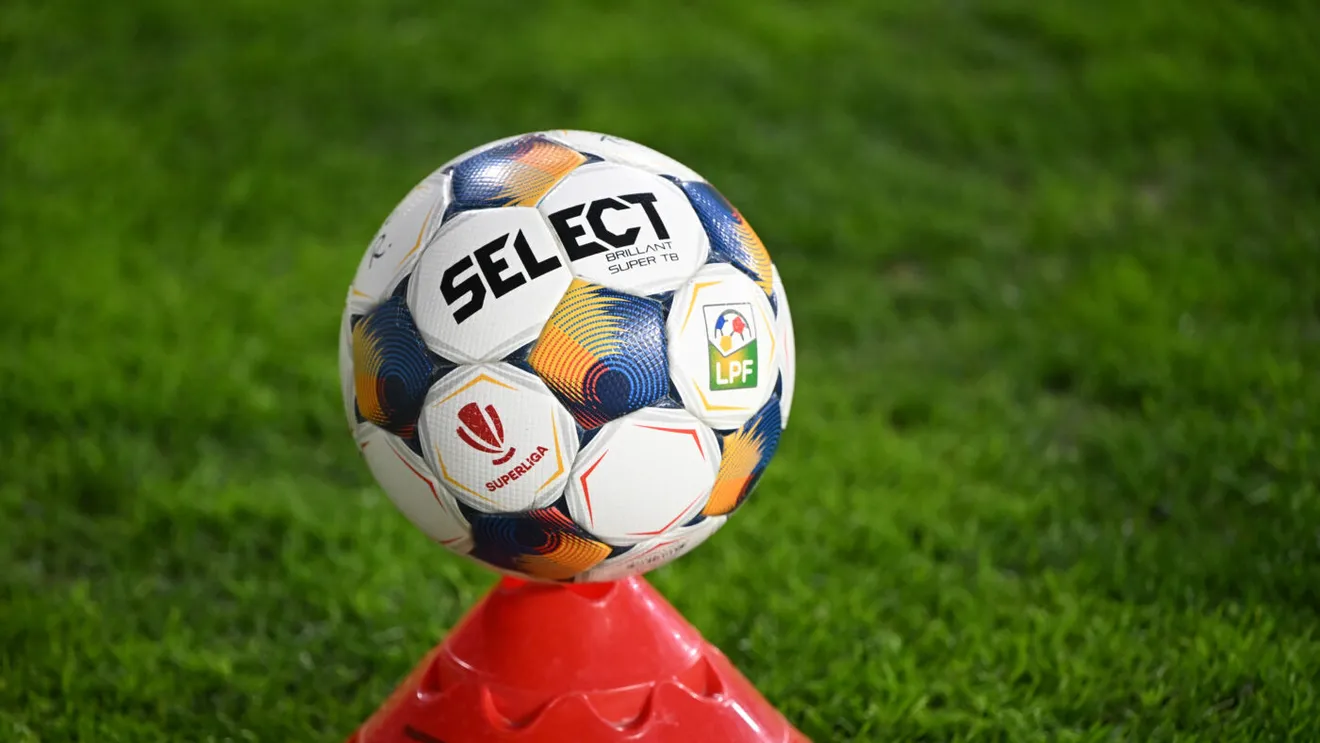 EXCLUSIV Situație bizară în Superliga: vineri începe campionatul, două formații au interdicție la transferuri