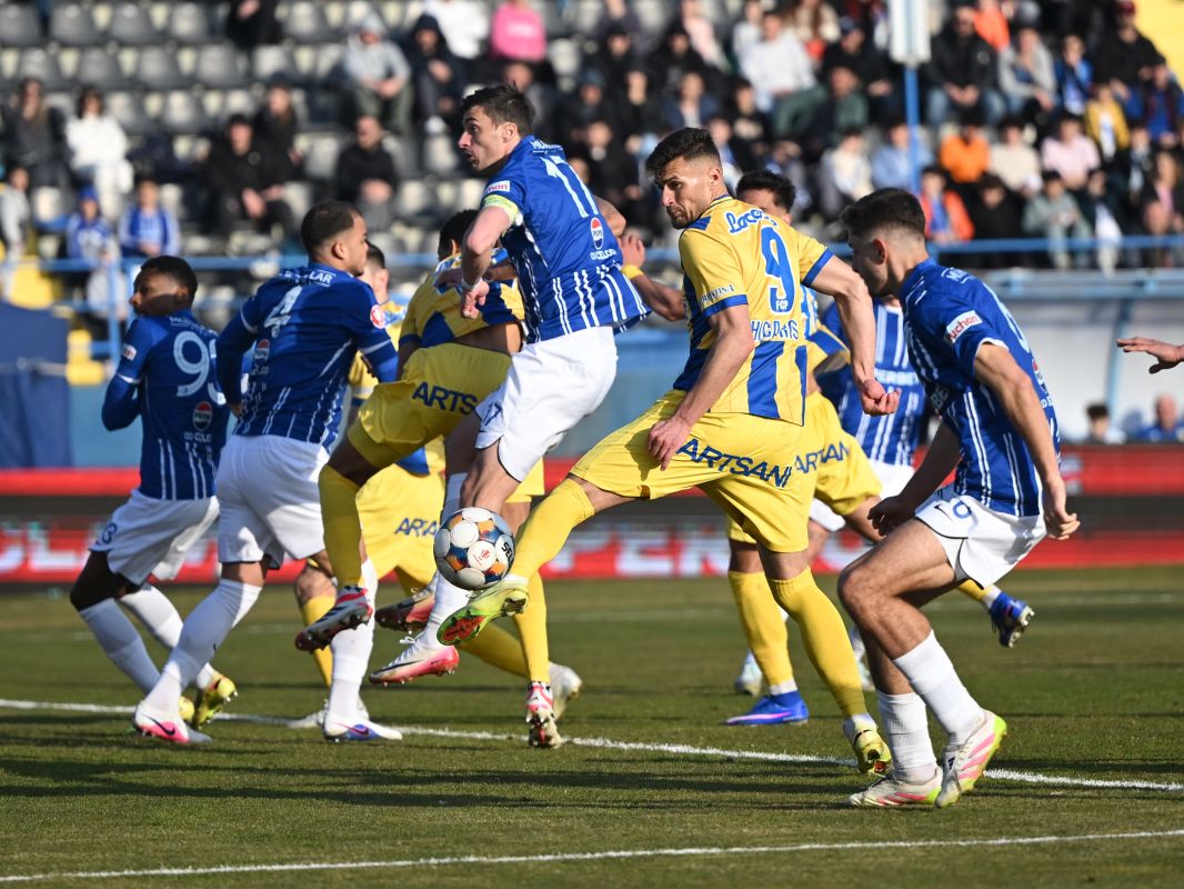 Încă o plecare din Superliga! Numărul fotbaliștilor disponibilizați de la echipă a ajuns la 18