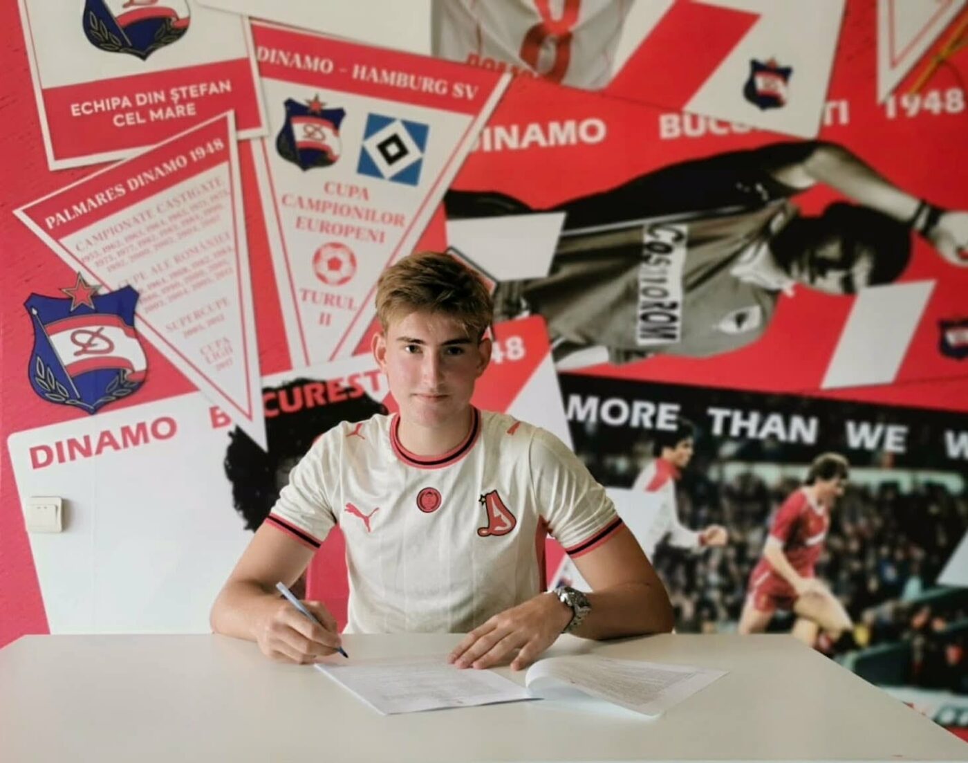 MERCATO Internaționalul de 17 ani a semnat cu Dinamo. A fost format de FCSB