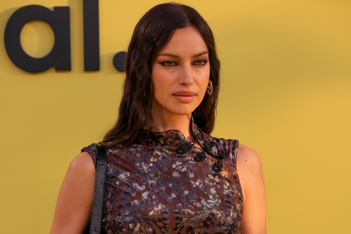 EXTRA Rusoaica Irina Shayk se iubește la 40 de ani cu un star mai tânăr decât ea cu 11 ani