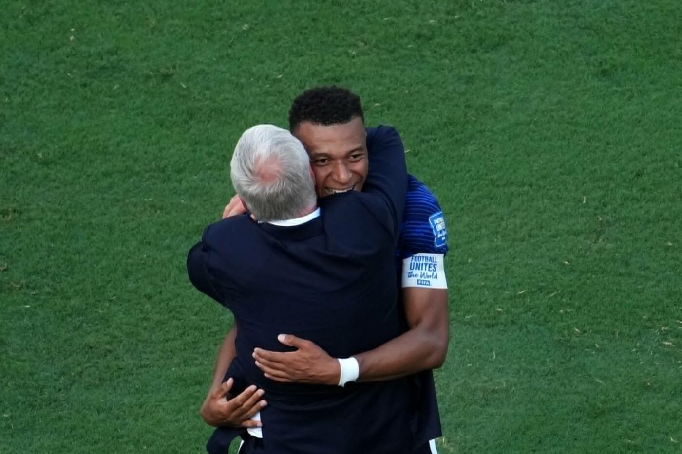 CM 2026 Kylian Mbappe, reacție de mare caracter! A arătat că e om mai presus de orice: mesajul pentru Deschamps, care și-a pierdut mama!