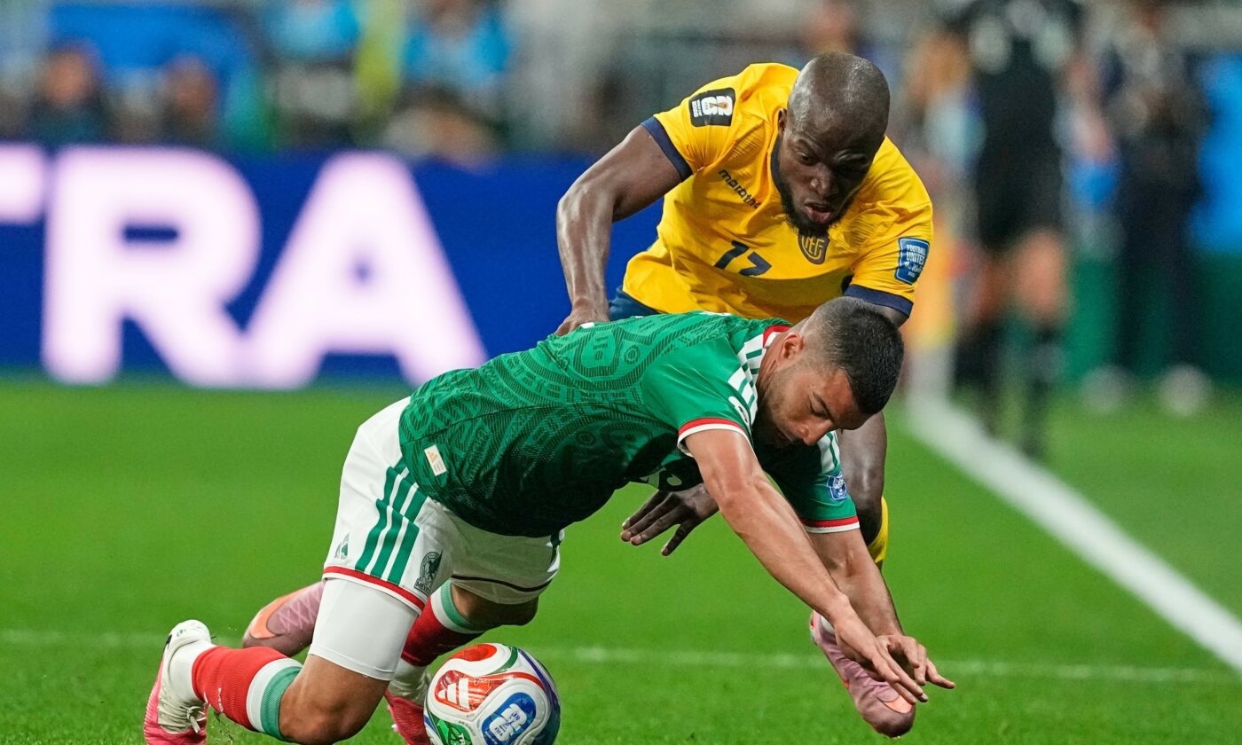 LIVEBLOG Mexic – Ecuador live la Cupa Mondială. Final EXPLOZIV cu cartonaș ROȘU pentru mâna dusă la gură, pe Estadio Azteca! Ce se întâmplă în meciul amânat o oră de FIFA