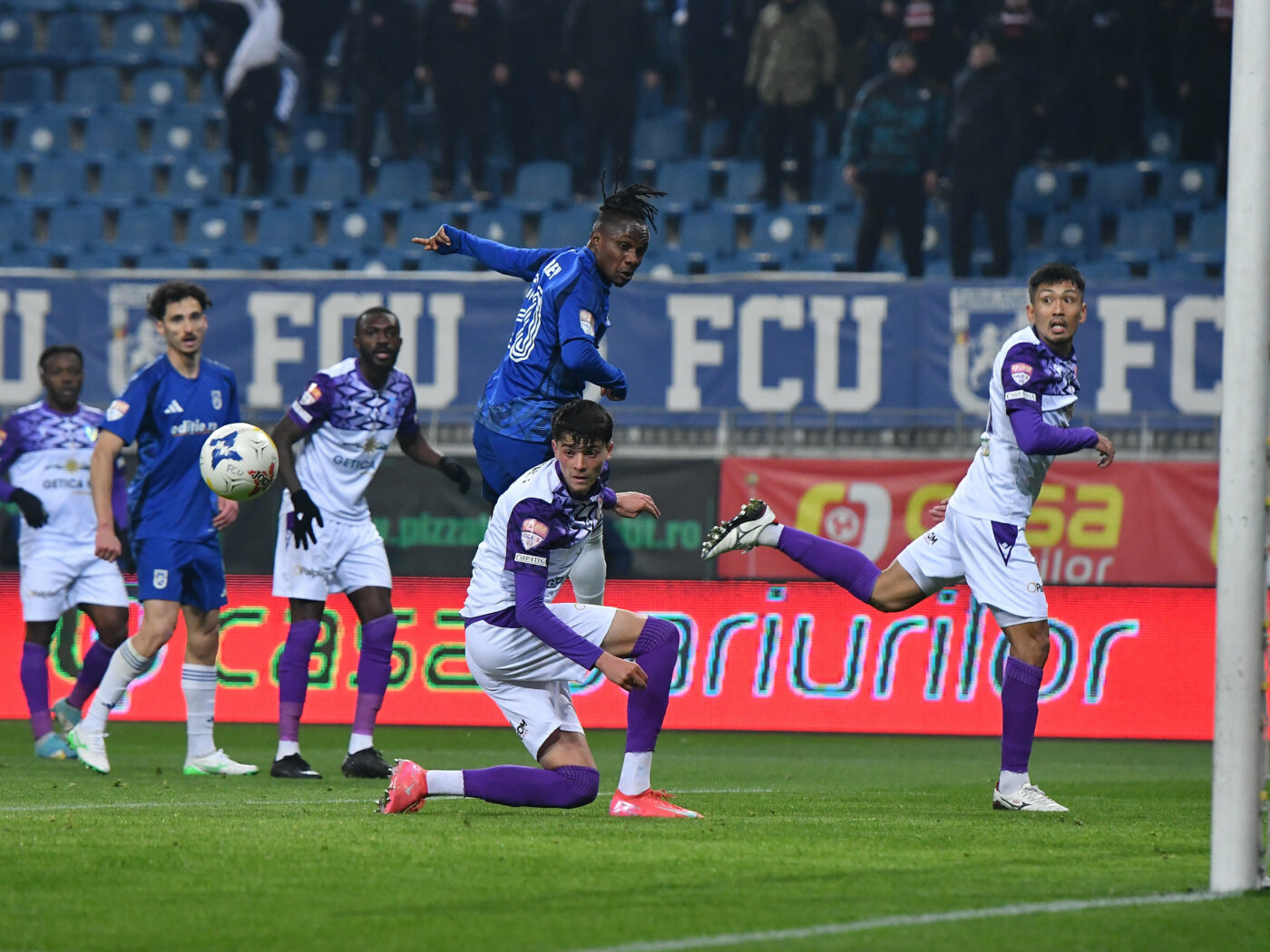 Fostul fotbalist al lui Adrian Mititelu de la FCU Craiova a semnat în Irak. În sezonul trecut a jucat în Superliga României. EXCLUSIV