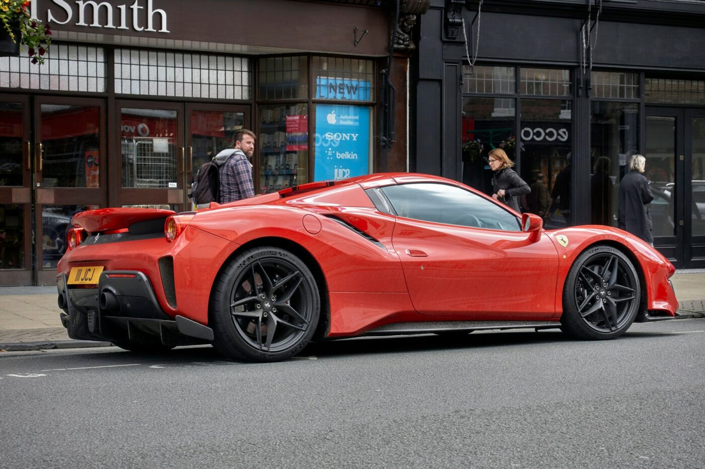 EXTRA Patru copii au avariat un Ferrari de 460.000 de euro. Cât a plătit proprietarul pe reparații și care a fost reacția părinților