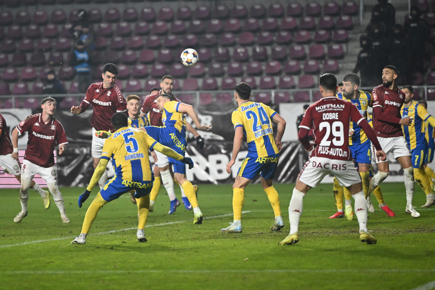 „Cum să ne batem cu o echipă care are primarul în vestiar?” Încă un apel disperat din partea echipei de tradiție din SuperLiga României, care e ignorată de autorități