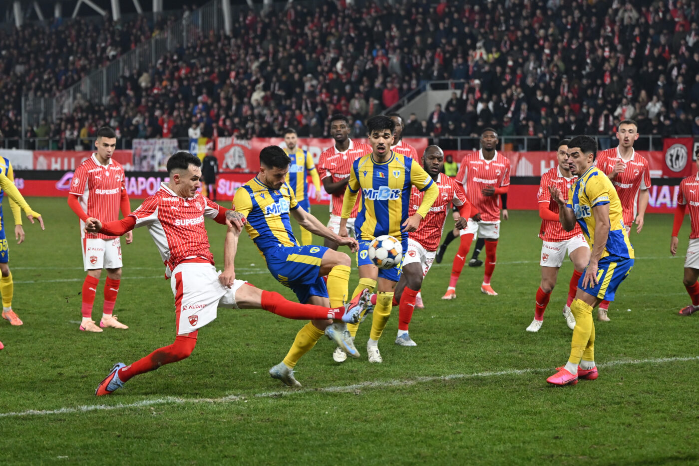 Încă o lovitură grea pentru echipa din Superligă care a rămas cu doar șase fotbaliști din sezonul trecut. EXCLUSIV