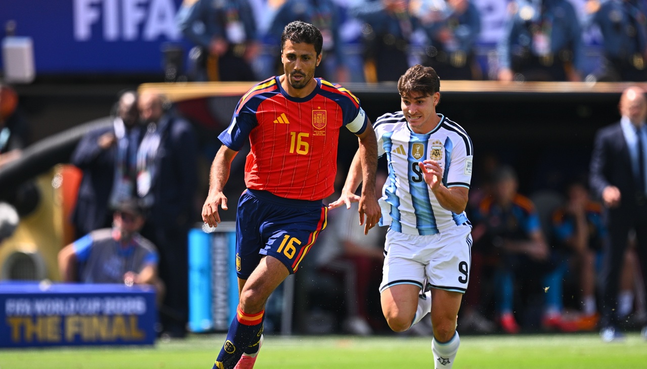 MERCATO Barcelona a pregătit lista atacanților pe care îi va oferta dacă nu reușește transferul lui Julian Alvarez