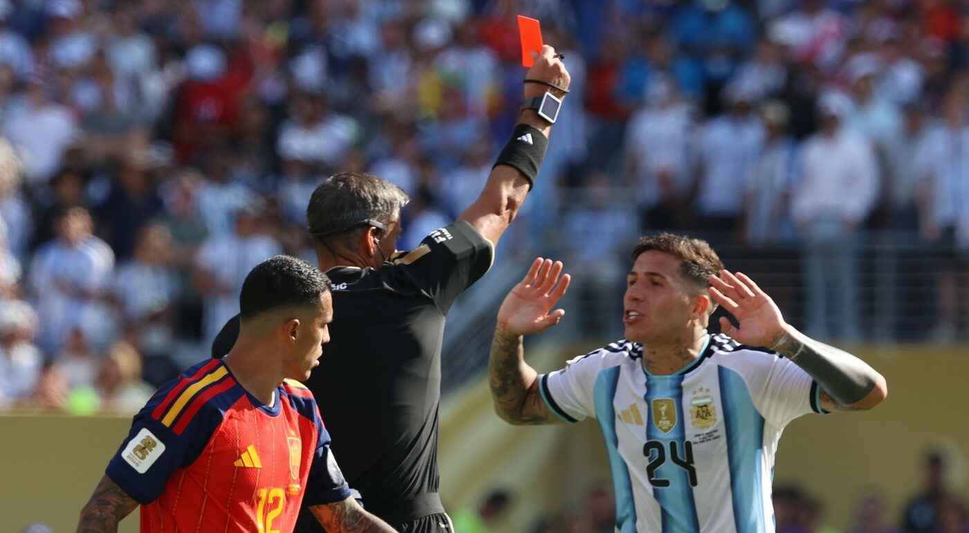 CM 2026 Scandal monstru în minutul 90+4 din Spania – Argentina! Enzo Fernandez a fost eliminat pentru un fault inconștient, Messi a cerut roșu pentru Cucurella!