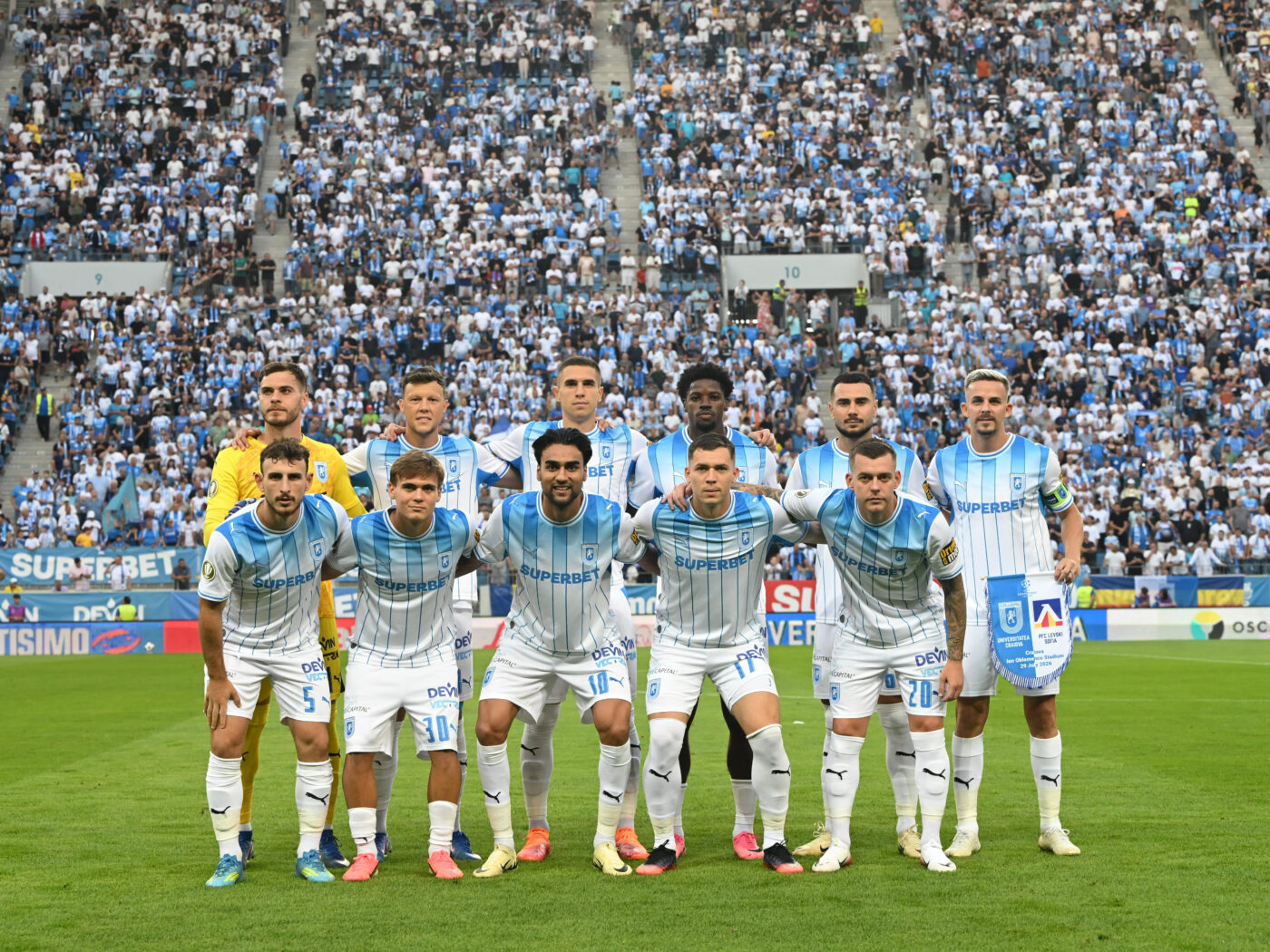 Universitatea Craiova se califică în play-off-ul Europa League după ce adversarii au fost afectați de căldură.