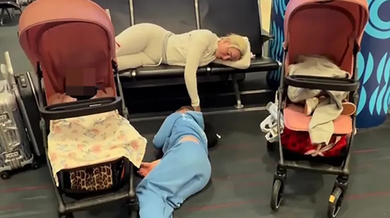 sotia-fotbalistului-a-ajuns-sa-doarma-pe-scaune-in-aeroport-si-mama-ei-pe-podea-avionul-avea-o-piesa-lipsa.png
