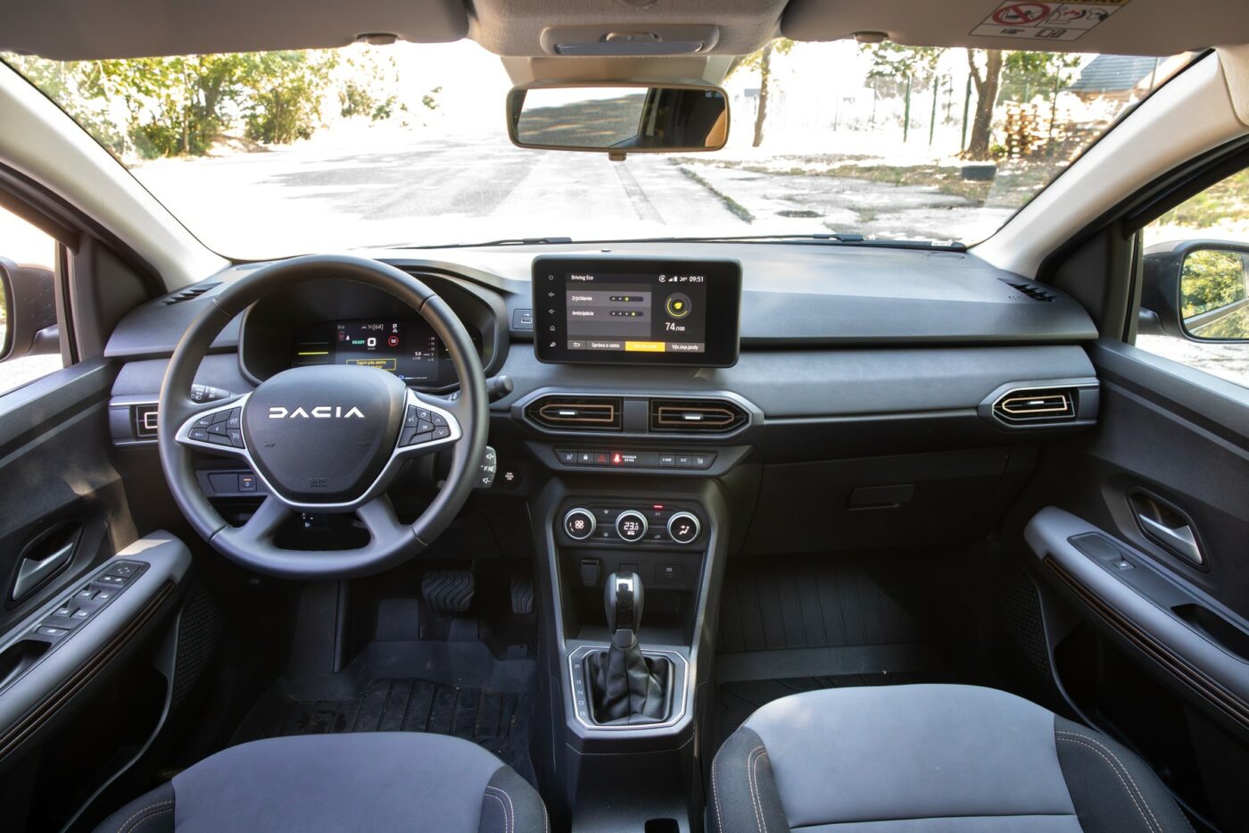 Spaniolii spun că Dacia are cel mai bun SUV ieftin cu care să-ți duci familia în vacanță