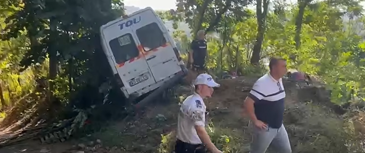 Surse ProSport: „Unii fotbaliști de la Dinamo 2 n-au vrut să se urce în microbuzul care a făcut accident când au văzut șoferul de 83 de ani!”
