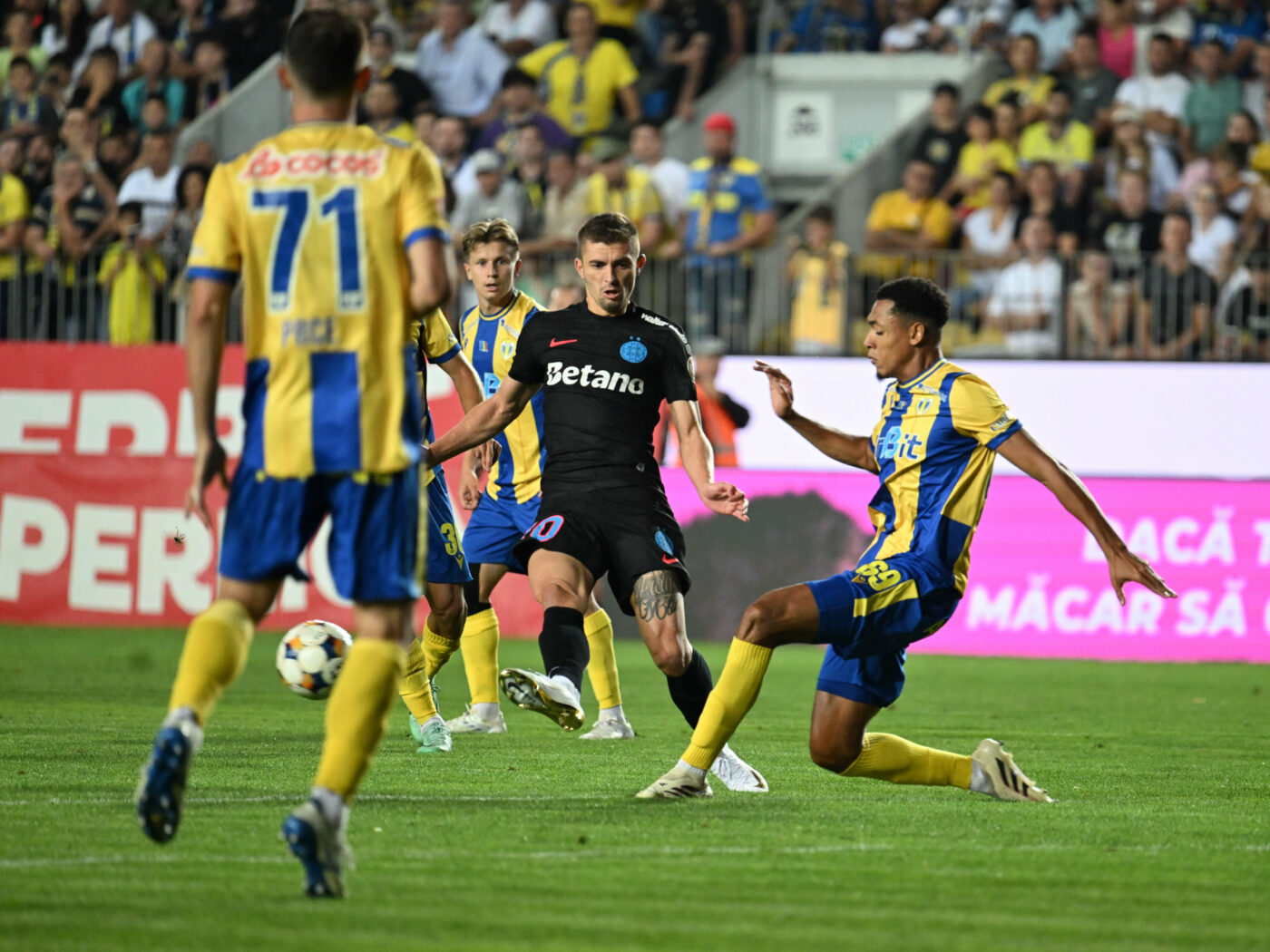 MERCATO A refuzat să continue în Superliga României și va juca în străinătate. Cu cine a semnat fotbalistul de națională. EXCLUSIV