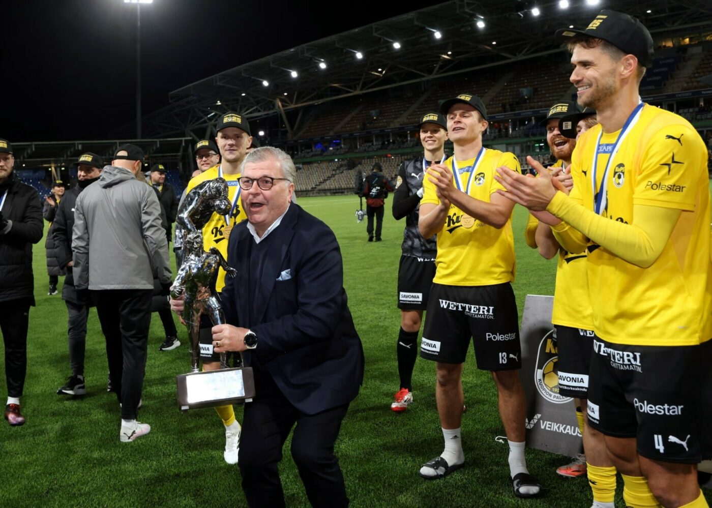 SPECIAL Situație de neimaginat în România: patronul clubului e și președintele Federației de Fotbal! Cu cine se luptă de fapt Universitatea Craiova azi în Europa League