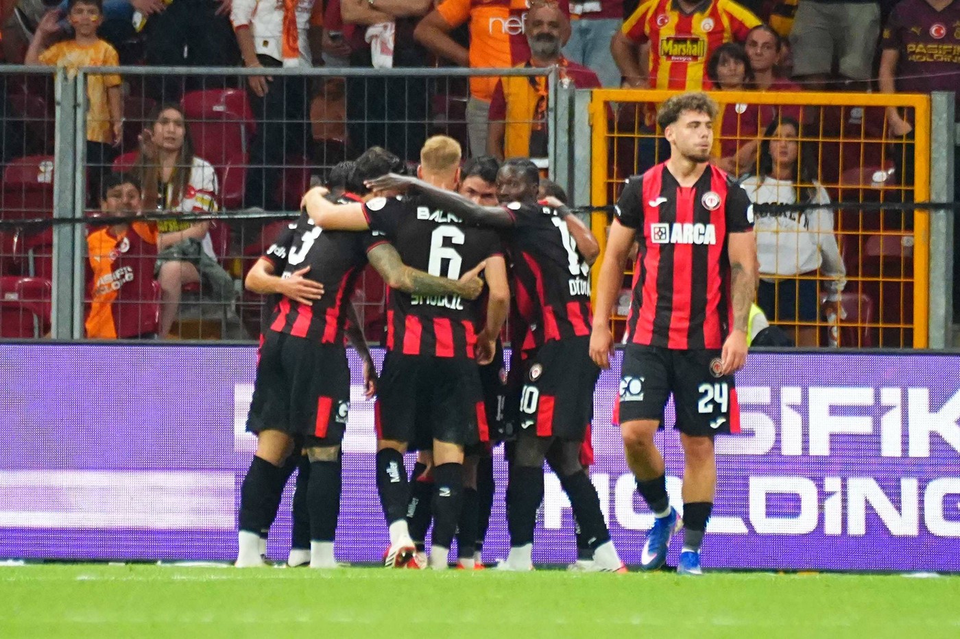 Andrei Borza a jucat toate cele 90 de minute în Turcia și a pus piedică, în primă etapă, campioanei Galatasaray. Ce notă a primit