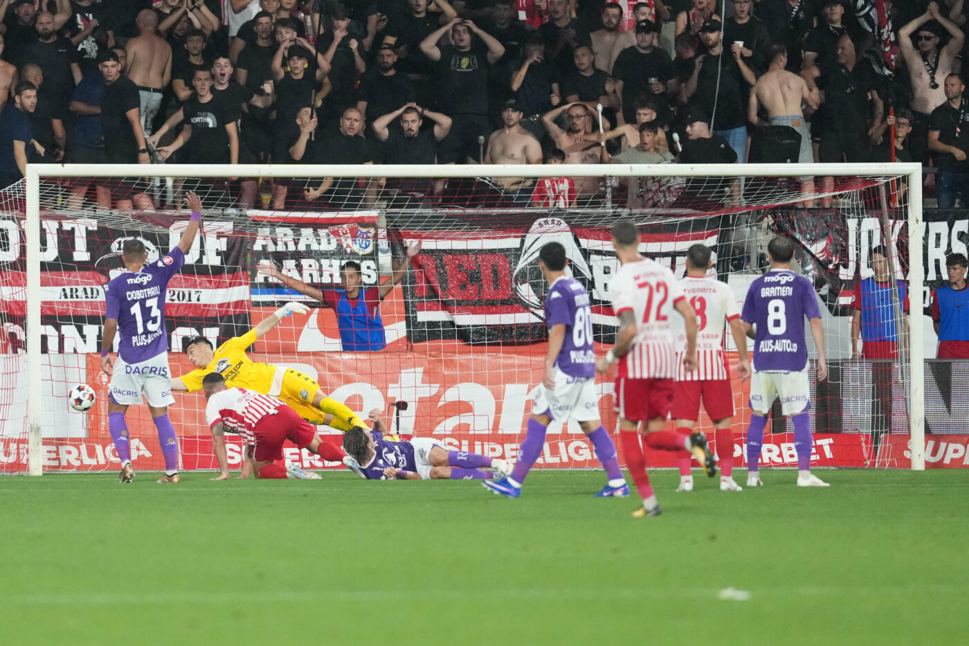 Antrenorul din Superliga a cerut transferuri, răspunsul conducerii l-a dezarmat: „Scurt pe doi!”