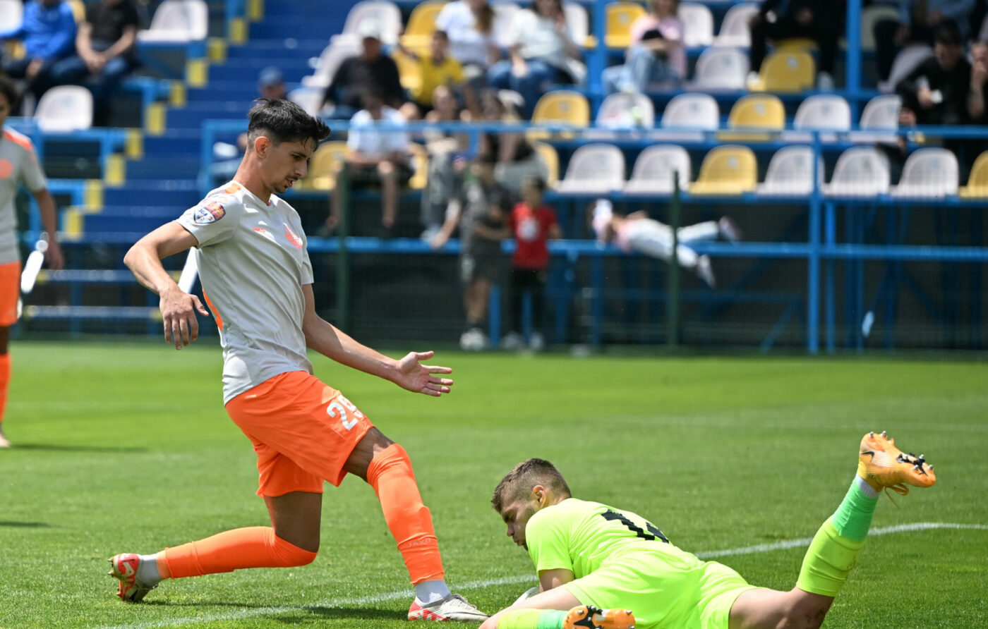Ciudatul transfer al atacantului de 22 de ani de la CS Dinamo la FC Dinamo. Cine e Sârbu și unde va juca, de fapt
