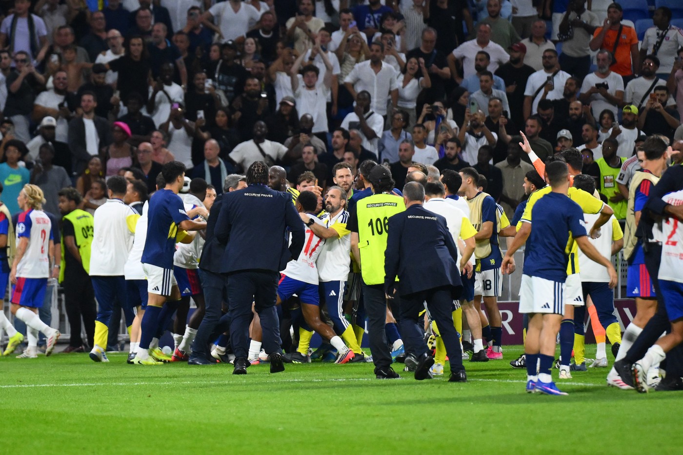 VIDEO Bătaie generală la meciul din Liga Campionilor. De unde a pornit totul