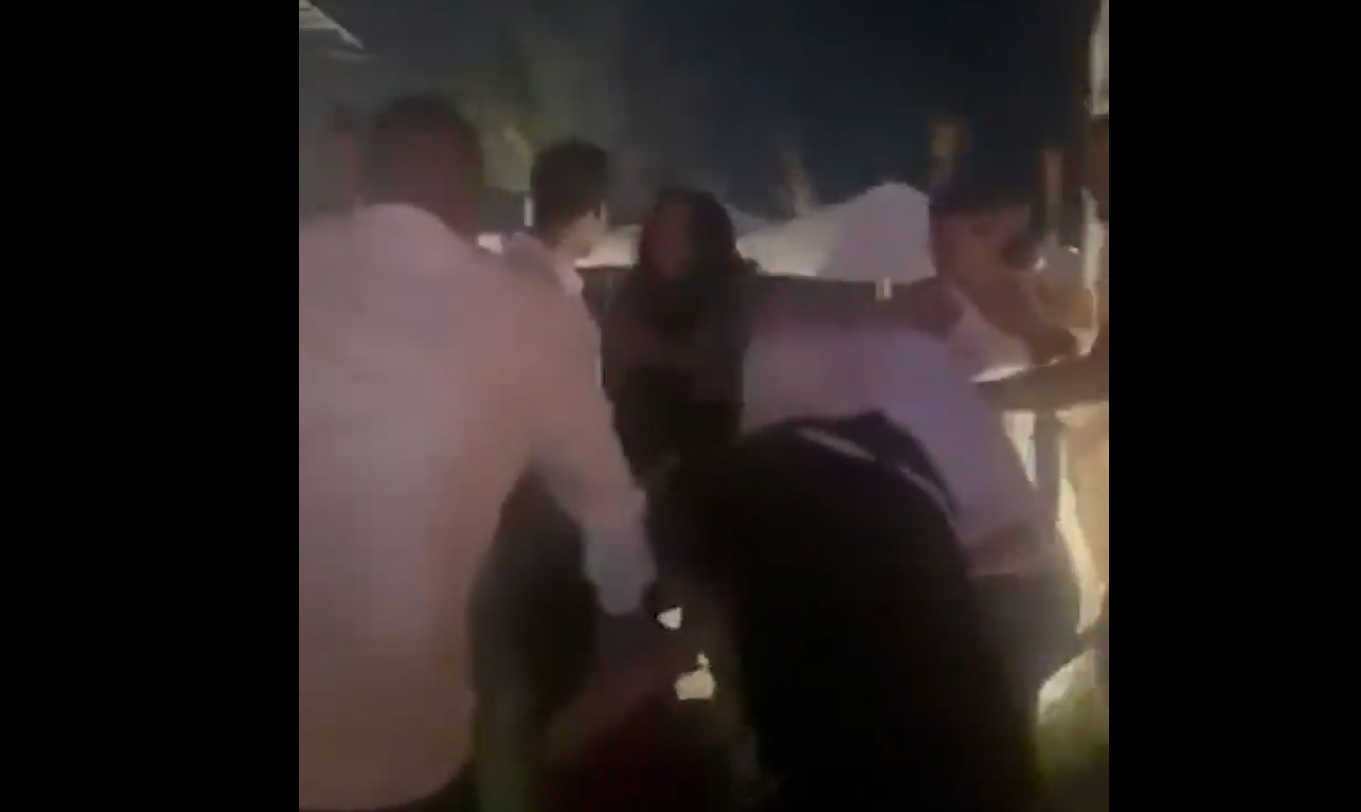 S-a prăbușit după ce nevestele lui s-au luat la bătaie și s-au păruit la restaurant! Imediat, a divorțat de una dintre ele
