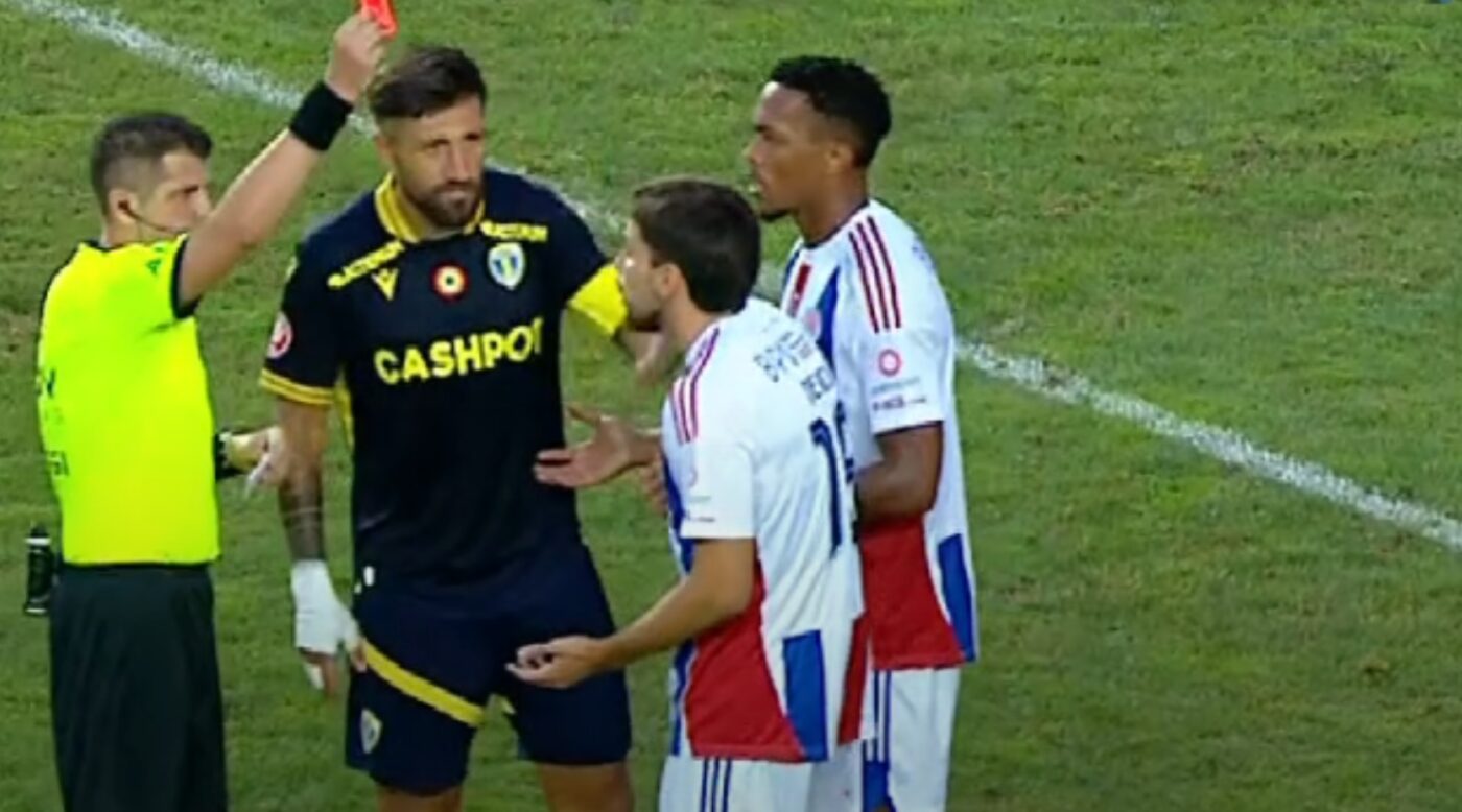Ca Jean Vlădoiu! Fotbalistul din Superliga, eliminat direct pentru un gest BRUTAL, la numai câteva minute după ce a intrat pe teren