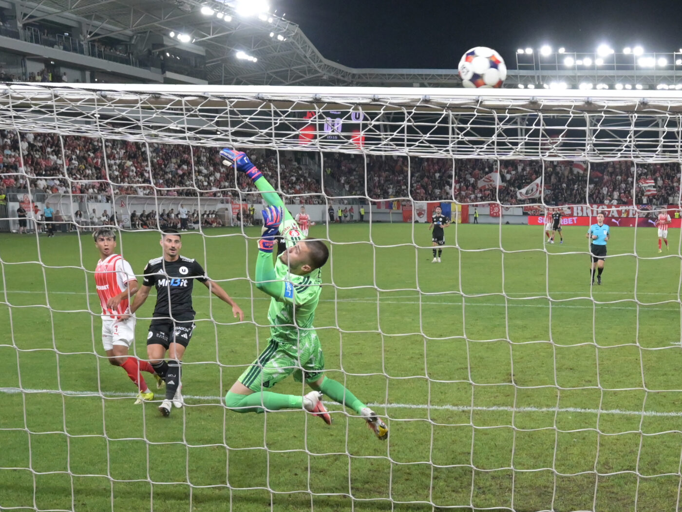 Cristi Balaj, verdict despre cea mai controversată fază din Dinamo – U Cluj 2-1: „A cedat presiunii jucătorilor”