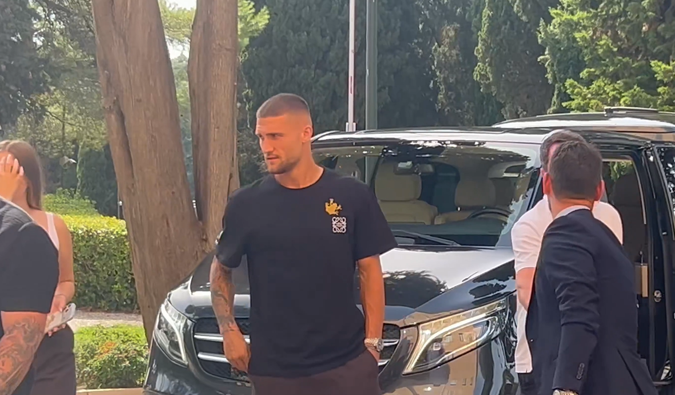Transferul lui Daniel Bîrligea la Frosinone, în linie dreaptă. Primele imagini cu românul la clinica din Roma unde face vizita medicală
