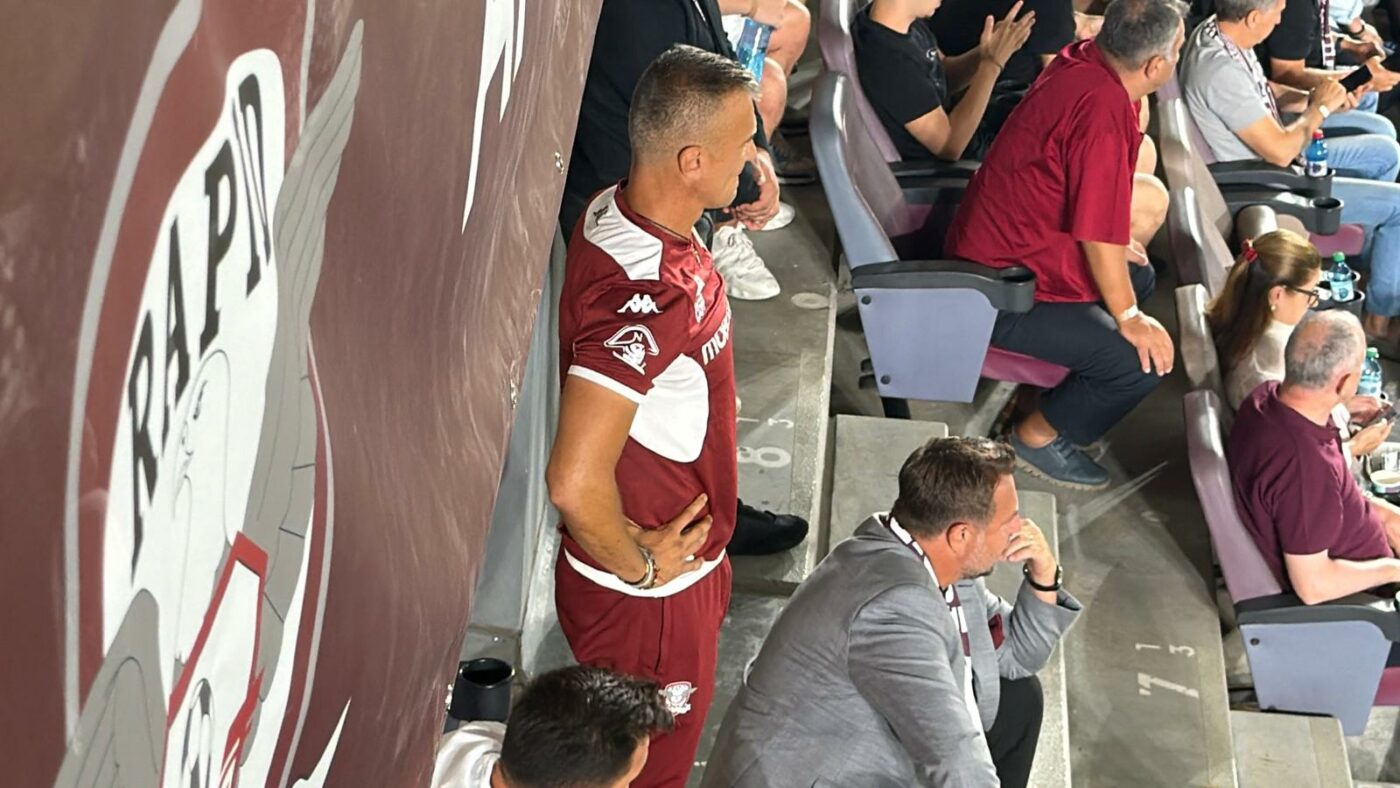 VIDEO Daniel Pancu, un car de nervi în timpul derby-ului Rapid – Universitatea Craiova! Cum a fost surprins antrenorul giuleștenilor