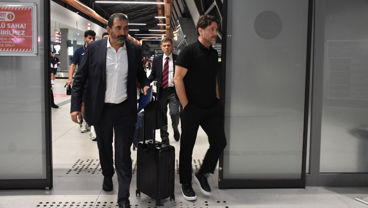 Lovitură de teatru! Drăguș așteaptă cu sufletul la gură: antrenorul care nu-l suportă a demisionat, Trabzonspor nu vrea să-l lase să plece!