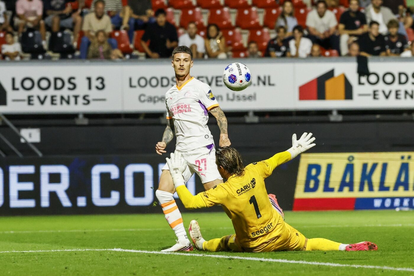 VIDEO Ce notă mică a luat Dennis Man după ce a jucat doar 18 minute în Excelsior – PSV 1-2!