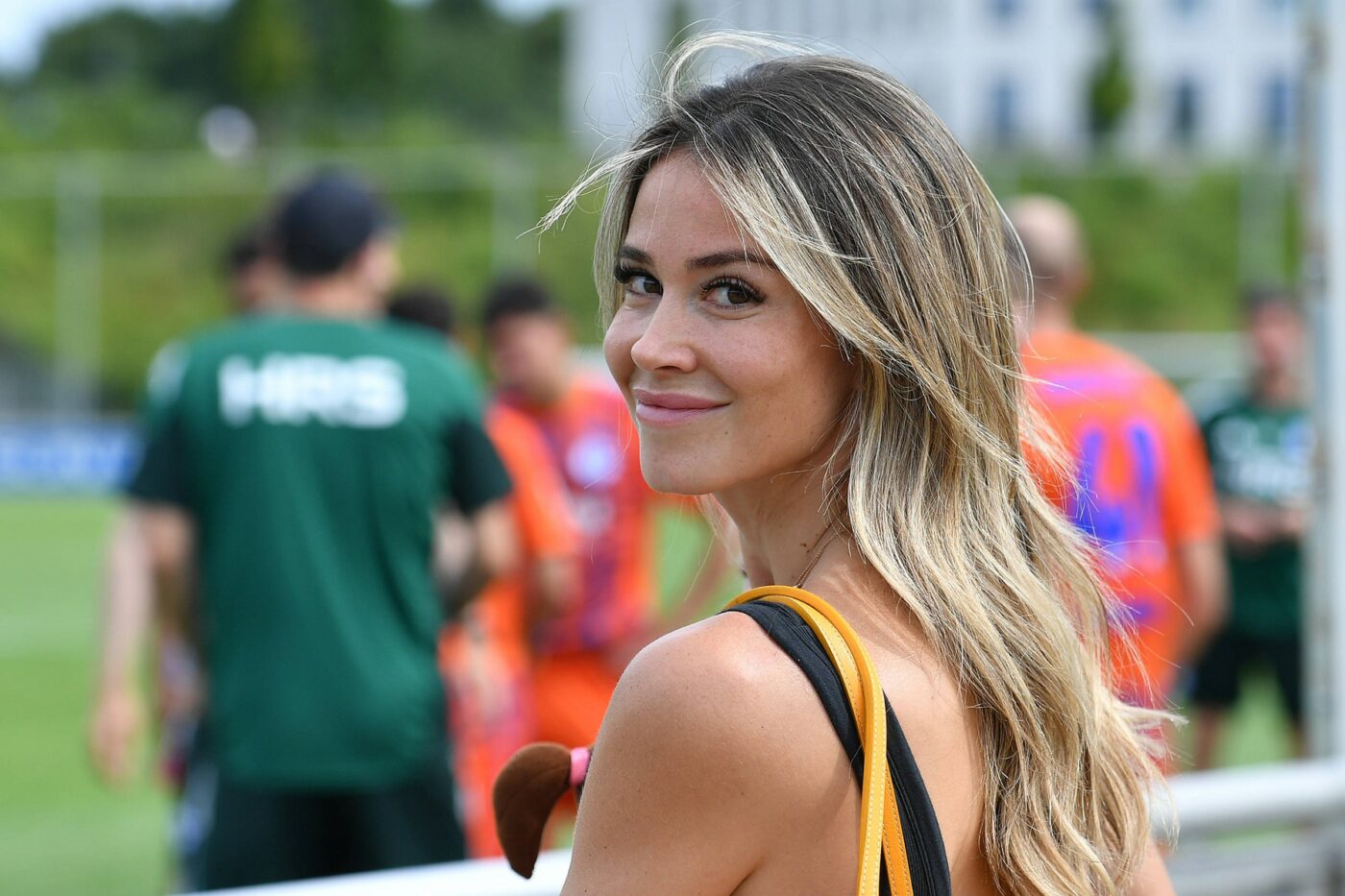 Cea mai frumoasă prezentatoare TV din lume și-a provocat fanii cu imaginile în bikini din vacanța de vară: „Bellissima!”