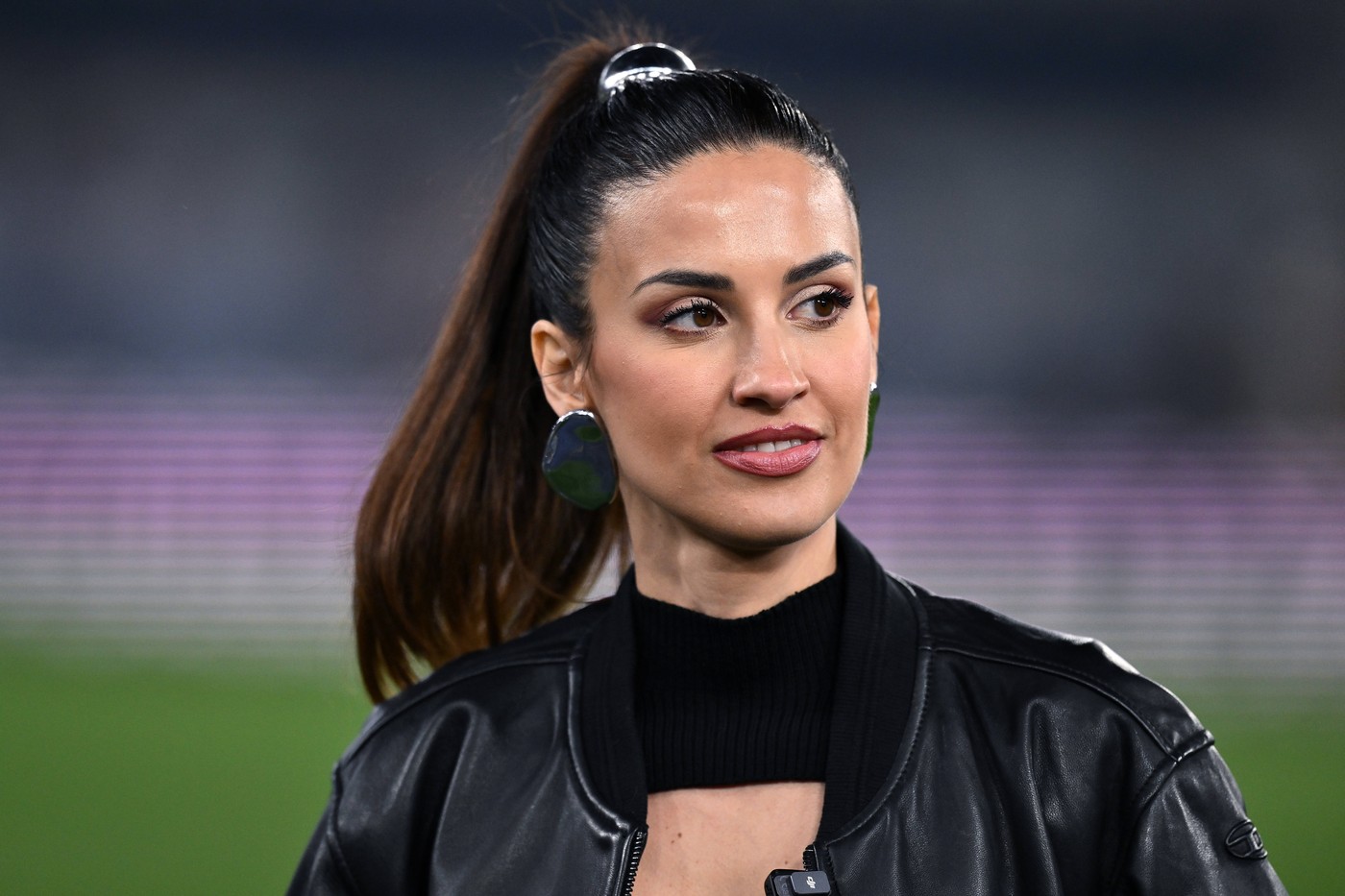 Prezentatoarea TV a atras toate privirile la meciul echipei lui Cristi Chivu!