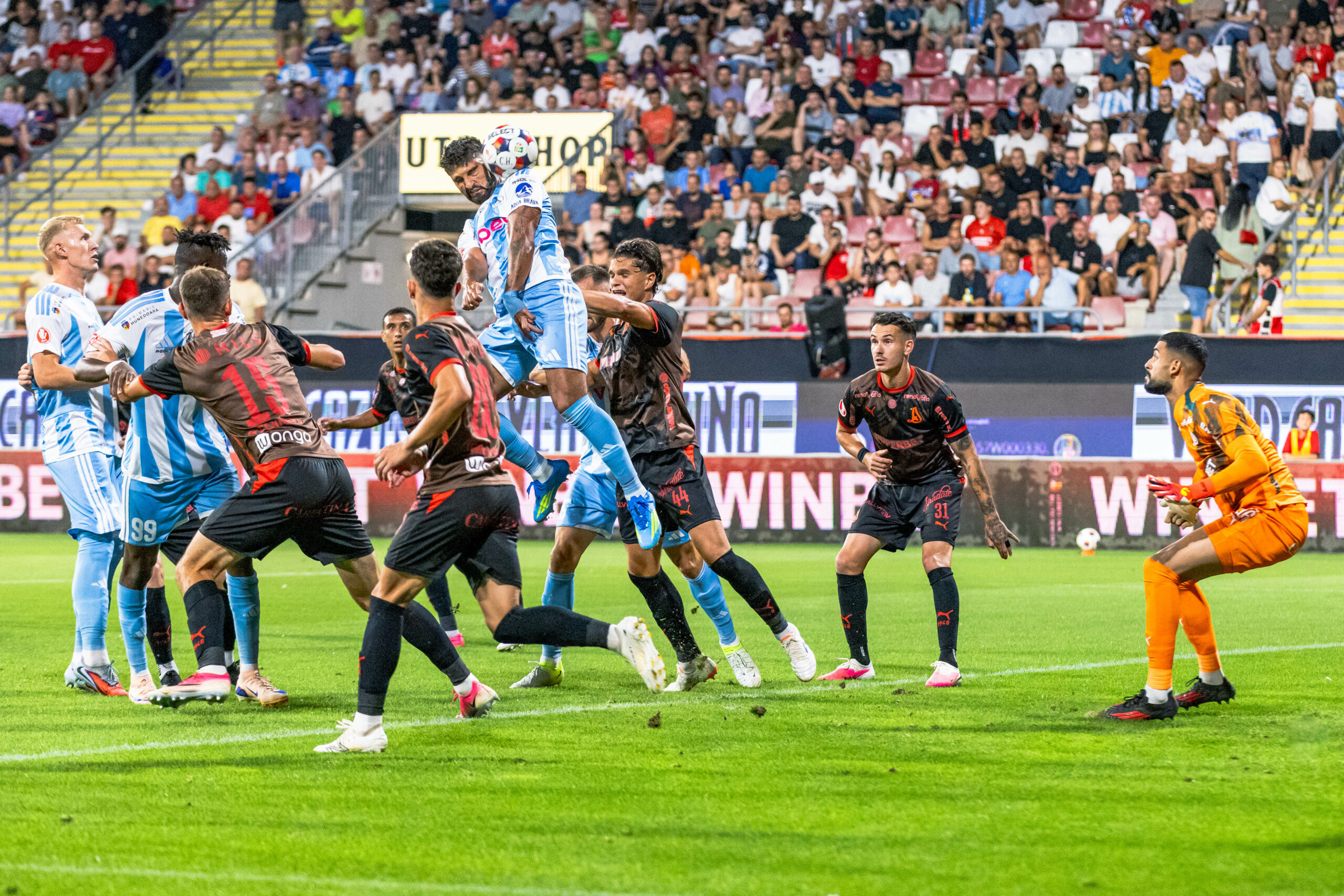 Corvinul și Dinamo au terminat la egalitate, 1-1, la Arad