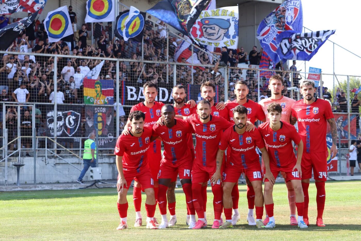 Fostul jucător al Stelei, scârbit de situația de la CSA: „Fotbaliștii pot să dea mâna cu toți spectatorii din stadion”