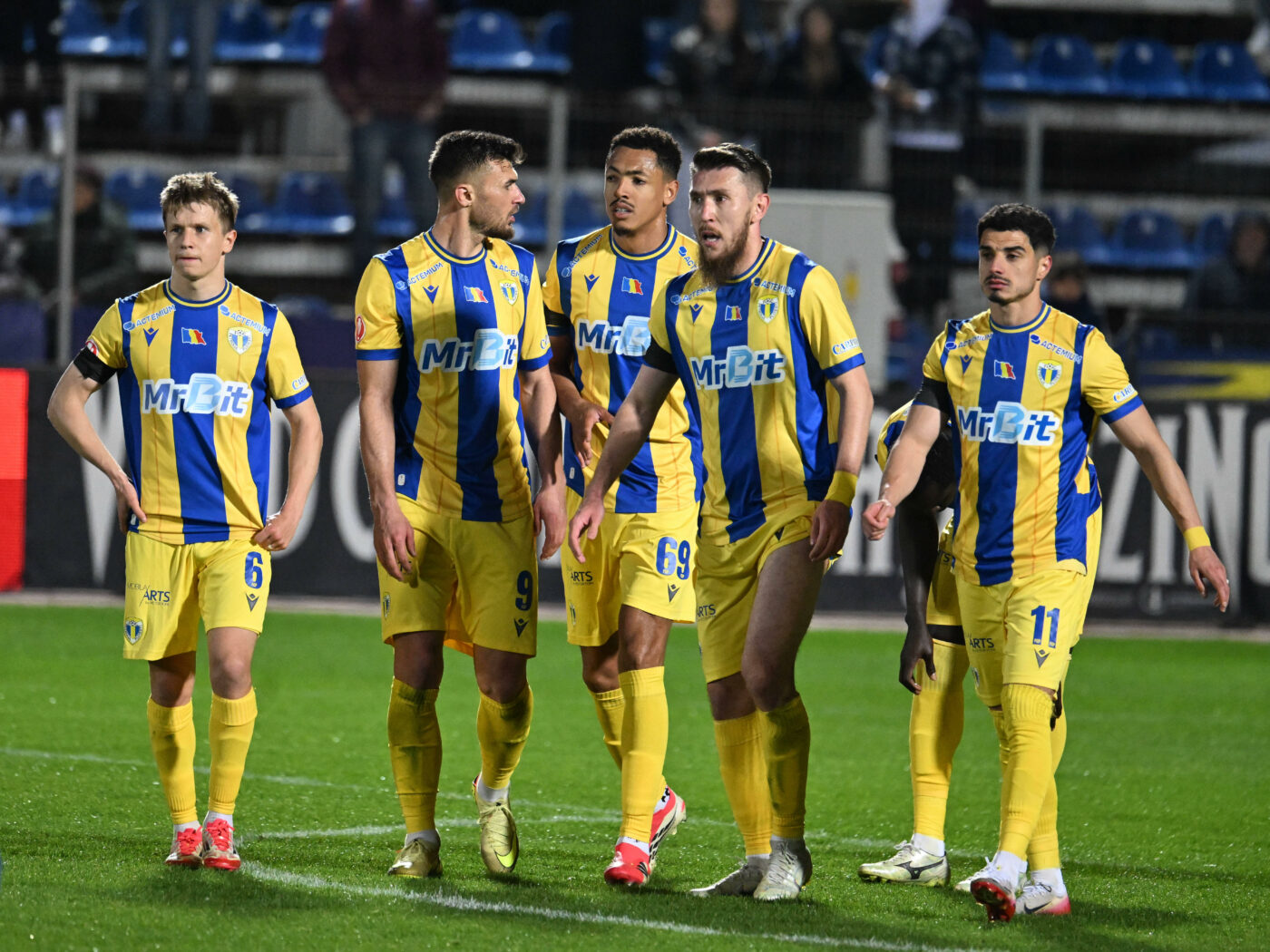 MERCATO Fotbalistul care a plantat și cules crizanteme în Olanda schimbă din nou echipa! S-a legitimat la trei formații de Superliga în doar doi ani