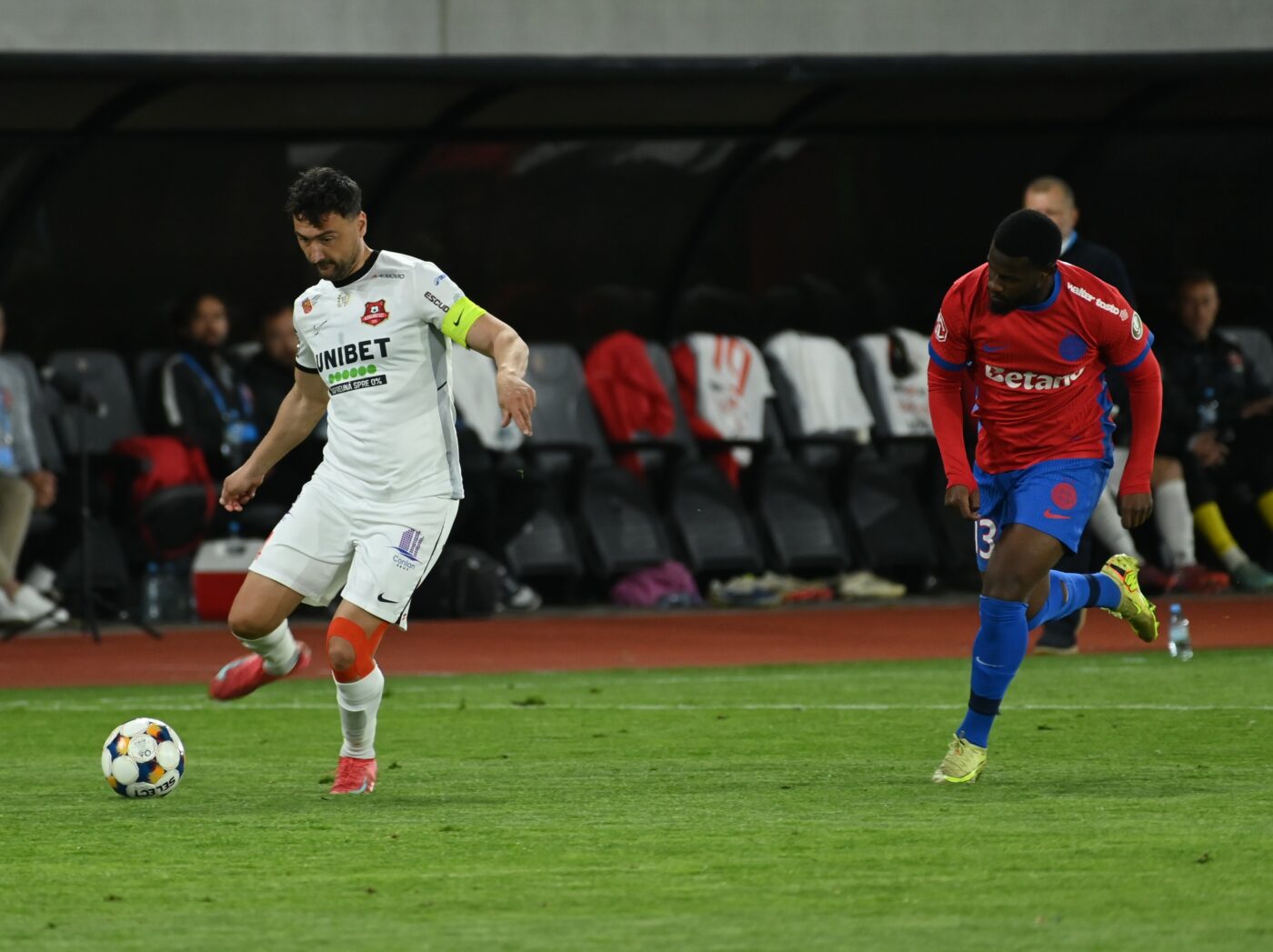 Jucătorii unui club nu-și primesc salariile, finanțatorul este de negăsit.